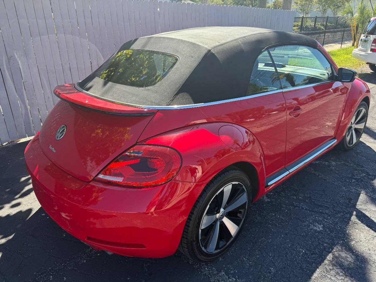 Used 2013 Volkswagen Beetle 2.0T FWD image 18