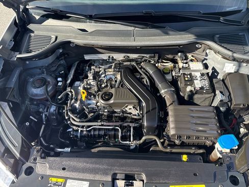 Used 2024 Volkswagen Taos SE w/ Panoramic Sunroof Package image 23