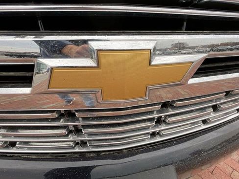 Used 2023 Chevrolet Suburban Premier AWD/4WD image 4