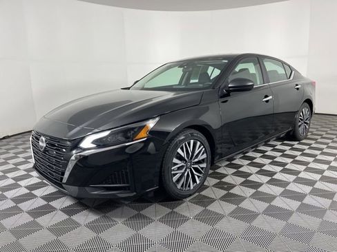 Used 2024 Nissan Altima 2.5 SV image 5
