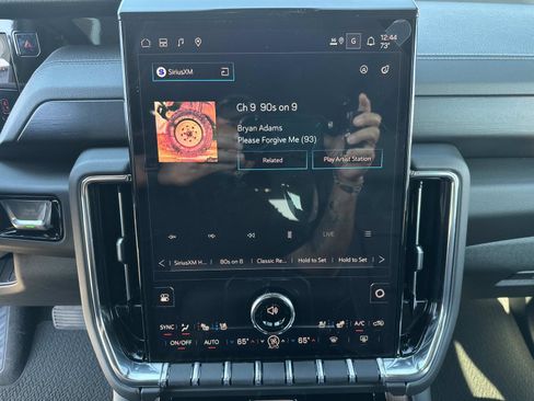 New 2026 GMC Yukon Denali w/ Sun & Power Step Package image 28