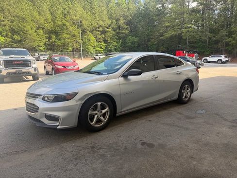 Used 2017 Chevrolet Malibu LS FWD image 3