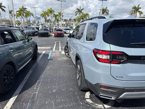 Used 2024 Honda Pilot Elite image 4