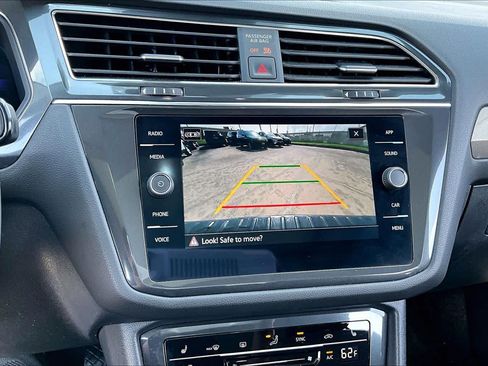 Used 2023 Volkswagen Tiguan SE w/ Panoramic Sunroof Package FWD image 25