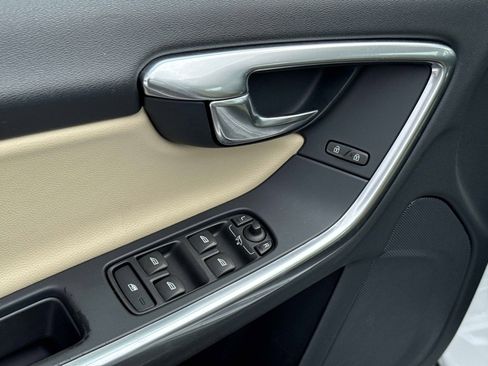 Used 2016 Volvo S60 T5 Premier w/ Convenience Package image 18