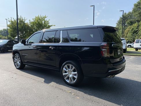 Used 2023 Chevrolet Suburban High Country w/ Premium Package RWD image 7
