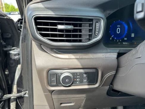 Used 2020 Ford Explorer Platinum w/ Premium Technology Package AWD/4WD image 12