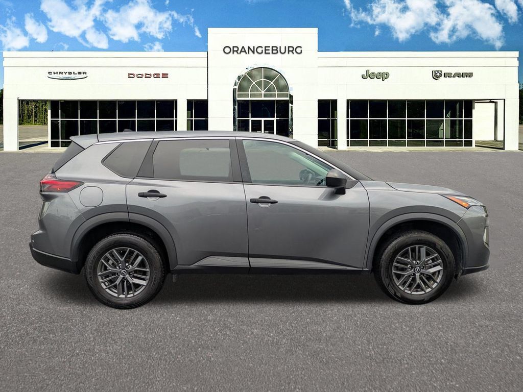 Used 2024 Nissan Rogue S FWD image 9