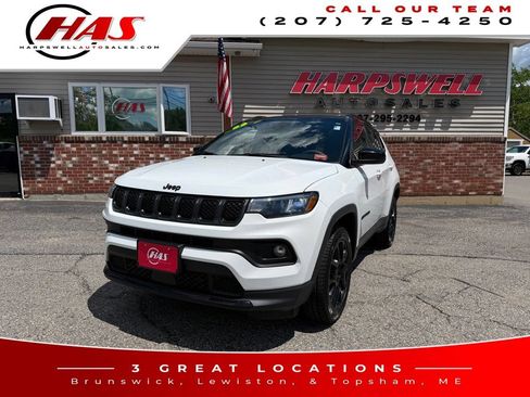 Used 2023 Jeep Compass Latitude w/ Sun and Sound Group AWD/4WD image 1