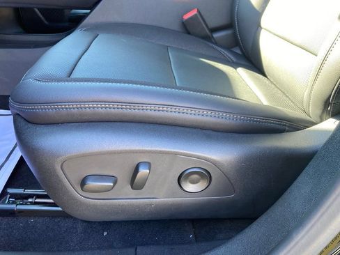 New 2026 Chevrolet Equinox EV LT w/ Convenience Package II AWD/4WD image 4