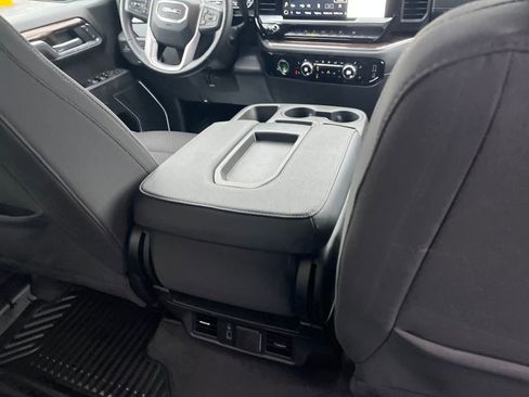Used 2023 GMC Sierra 1500 SLE image 29