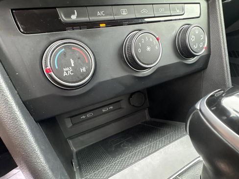 Used 2022 Volkswagen Taos SE FWD image 26