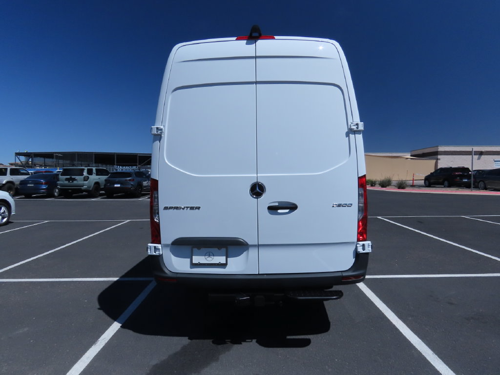 Used 2024 Mercedes-Benz Sprinter 2500 image 6