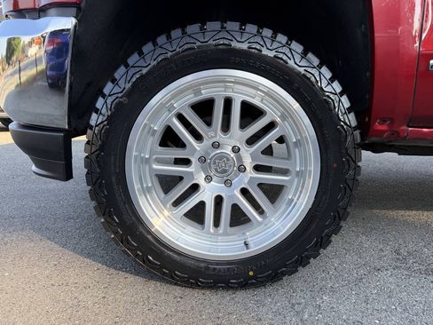 Used 2018 Chevrolet Silverado 1500 LTZ AWD/4WD image 23