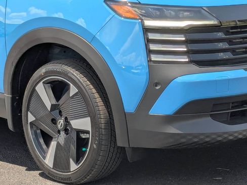 New 2025 Nissan Kicks SR w/ SR Premium Package image 9