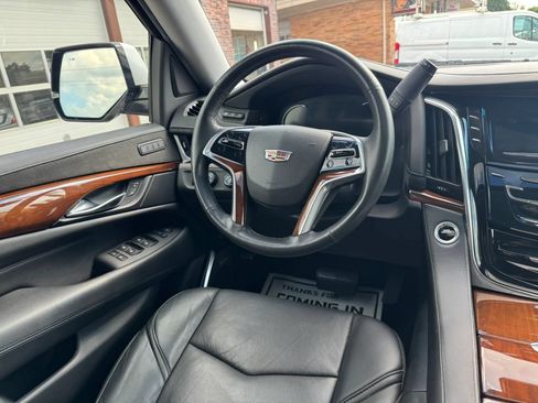 Used 2018 Cadillac Escalade ESV Luxury AWD/4WD image 63