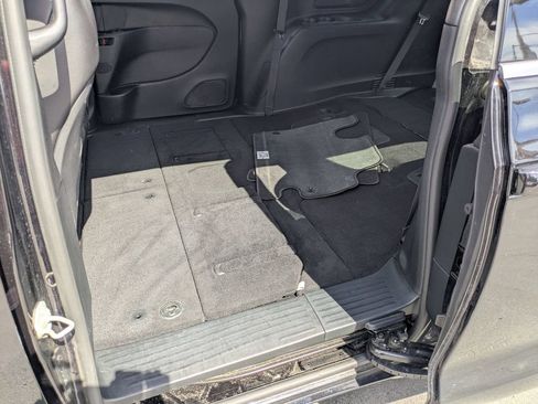 Used 2025 Chrysler Pacifica Select FWD image 25