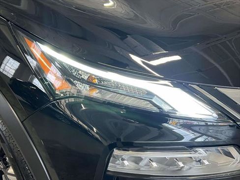 Used 2023 Nissan Rogue SV image 10