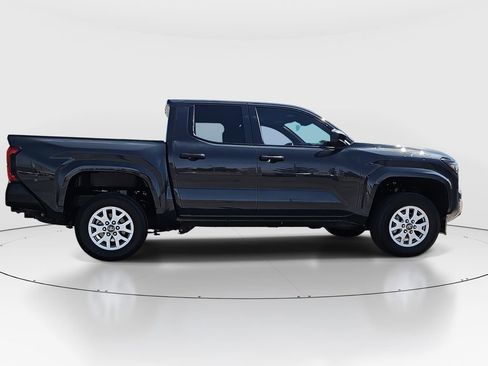 Certified 2025 Toyota Tacoma SR AWD/4WD image 4