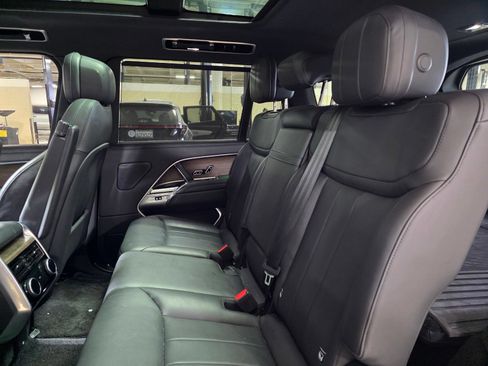 Used 2025 Land Rover Range Rover Long Wheelbase SE AWD/4WD image 11