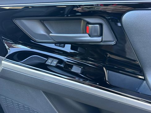 Used 2025 Toyota bZ4X AWD image 22