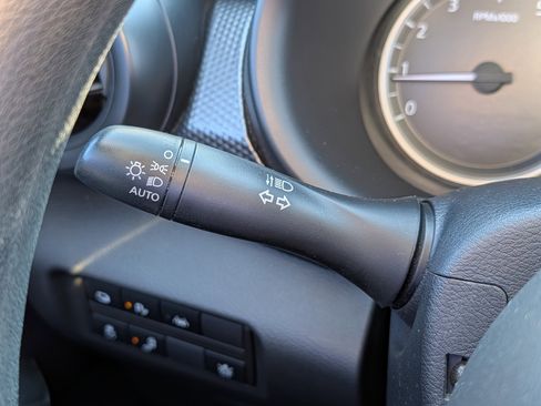 Used 2020 Nissan Kicks S image 27