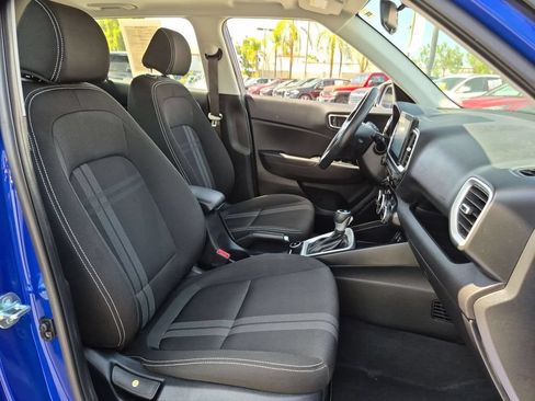 Used 2025 Hyundai Venue SEL FWD image 31
