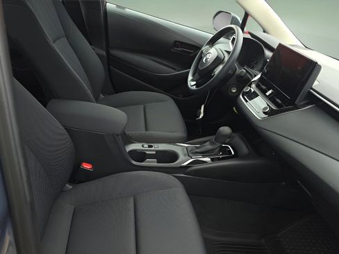 Used 2025 Toyota Corolla LE image 7