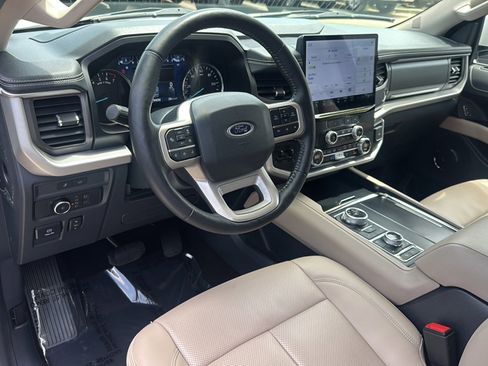 Used 2022 Ford Expedition XLT AWD/4WD image 10