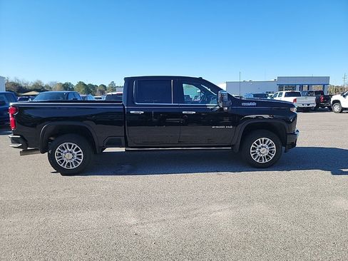 Used 2023 Chevrolet Silverado 2500 High Country w/ Technology Package image 6