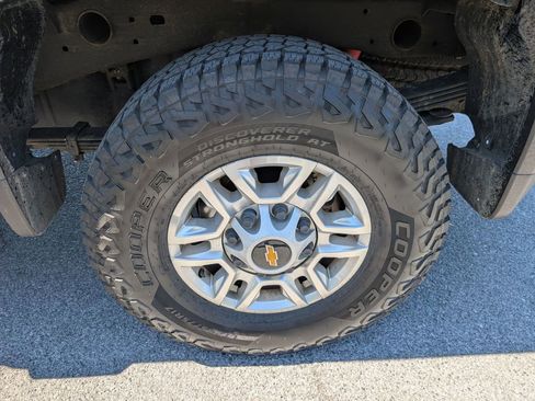 Used 2023 Chevrolet Silverado 2500 LT w/ Z71 Off-Road Package AWD/4WD image 12