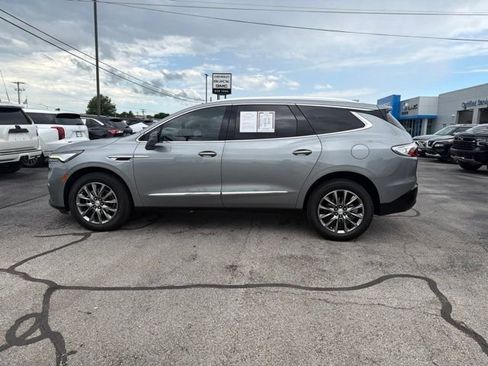 Used 2023 Buick Enclave Essence FWD image 9