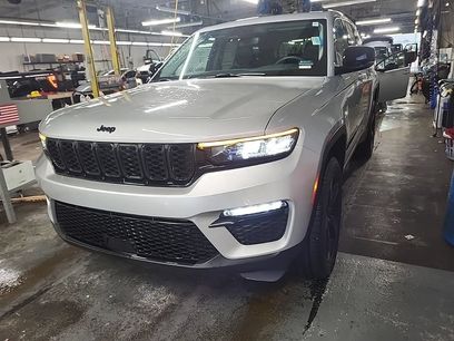 Used 2023 Jeep Grand Cherokee Limited w/ Black Appearance Package