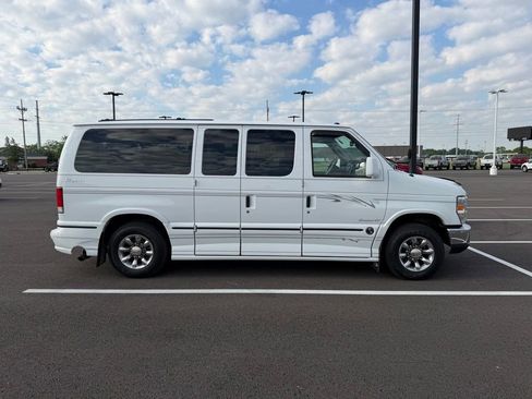 Used 2014 Ford E-150 and Econoline 150 w/ RV Plus Package RWD image 4