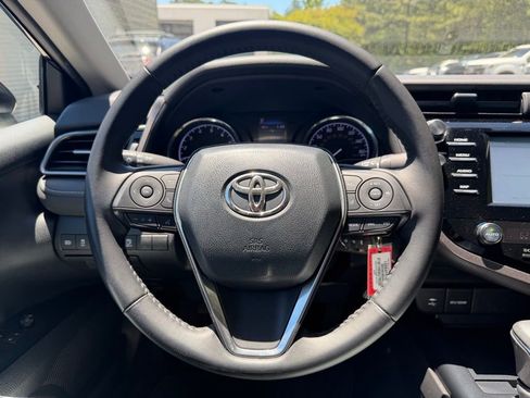 Used 2019 Toyota Camry SE FWD image 11