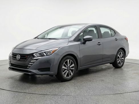 Used 2025 Nissan Versa SV image 3