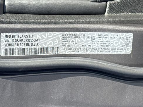 New 2025 Jeep Grand Cherokee 4WD image 31