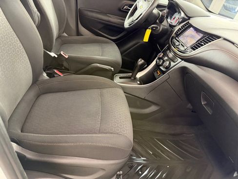 Used 2020 Chevrolet Trax LS image 24
