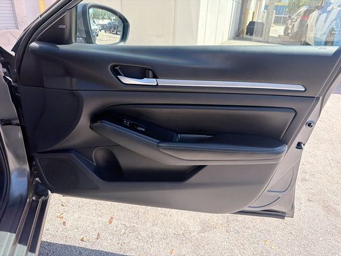 Used 2023 Nissan Altima 2.5 SV FWD image 31