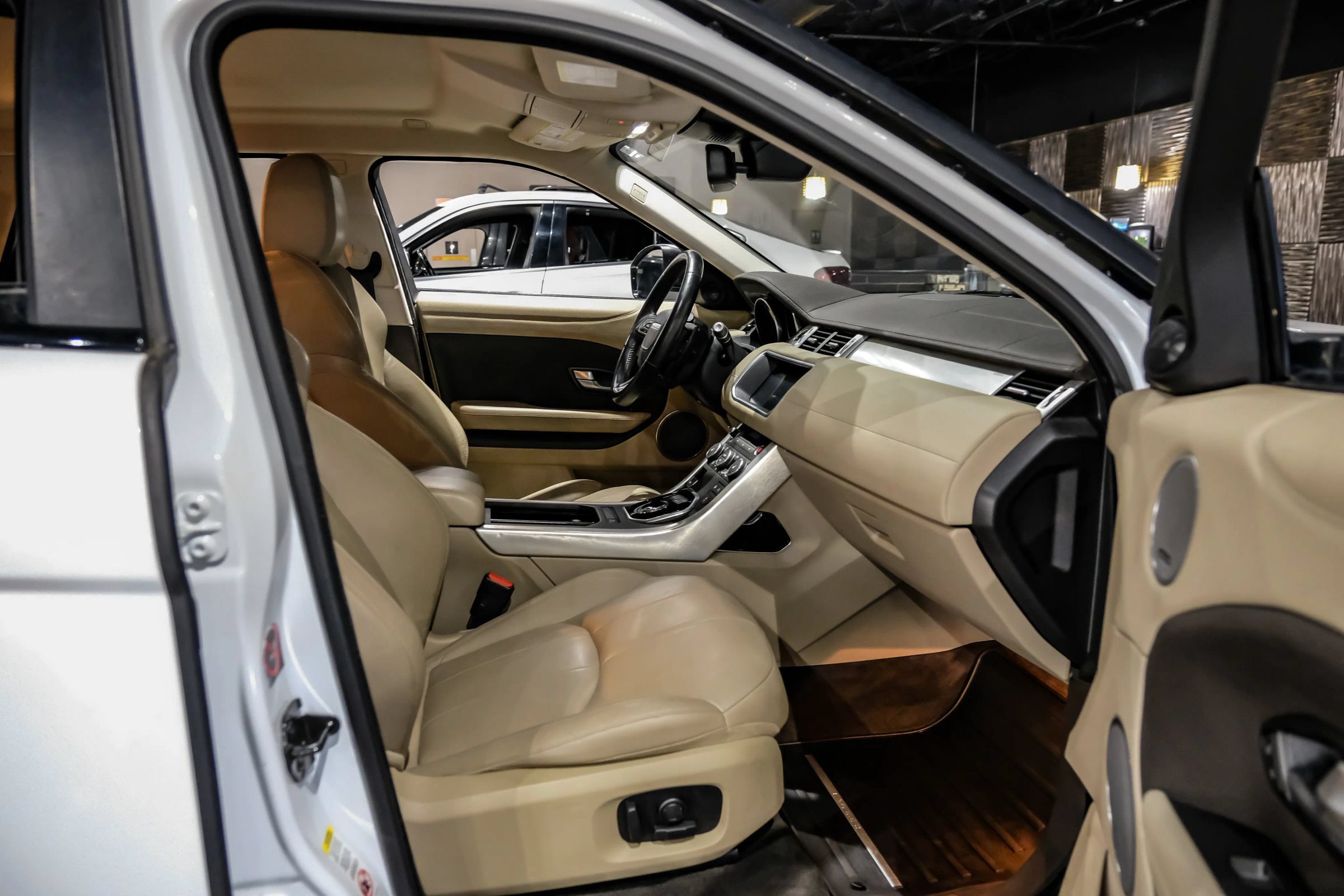 Used 2017 Land Rover Range Rover Evoque SE AWD/4WD image 33