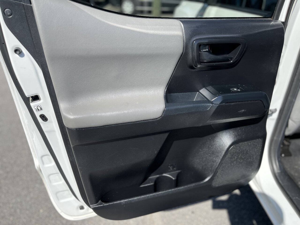 Used 2019 Toyota Tacoma SR w/ SR Convenience Package RWD image 20