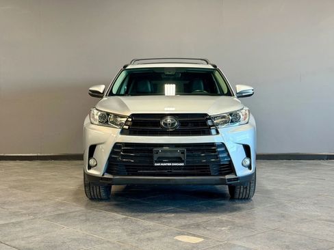 Used 2017 Toyota Highlander SE image 2