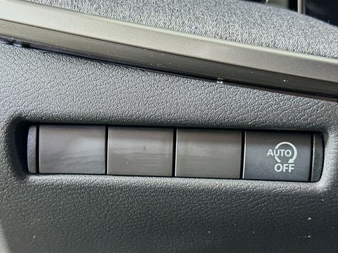 Used 2025 Nissan Kicks SV image 17