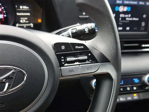 Used 2021 Hyundai Elantra SEL image 21