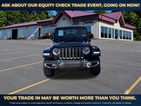 Used 2023 Jeep Wrangler Unlimited Sahara AWD/4WD image 2