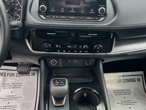 Used 2022 Nissan Rogue SV image 18