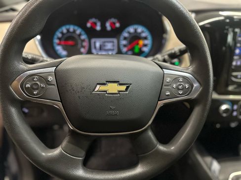 Used 2023 Chevrolet Traverse LS image 22