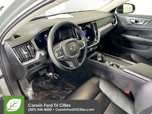 Used 2024 Volvo S60 B5 Core FWD image 3