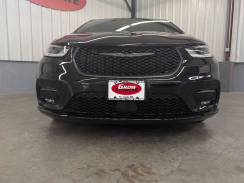 Used 2022 Chrysler Pacifica Touring-L w/ S Appearance Package FWD image 9