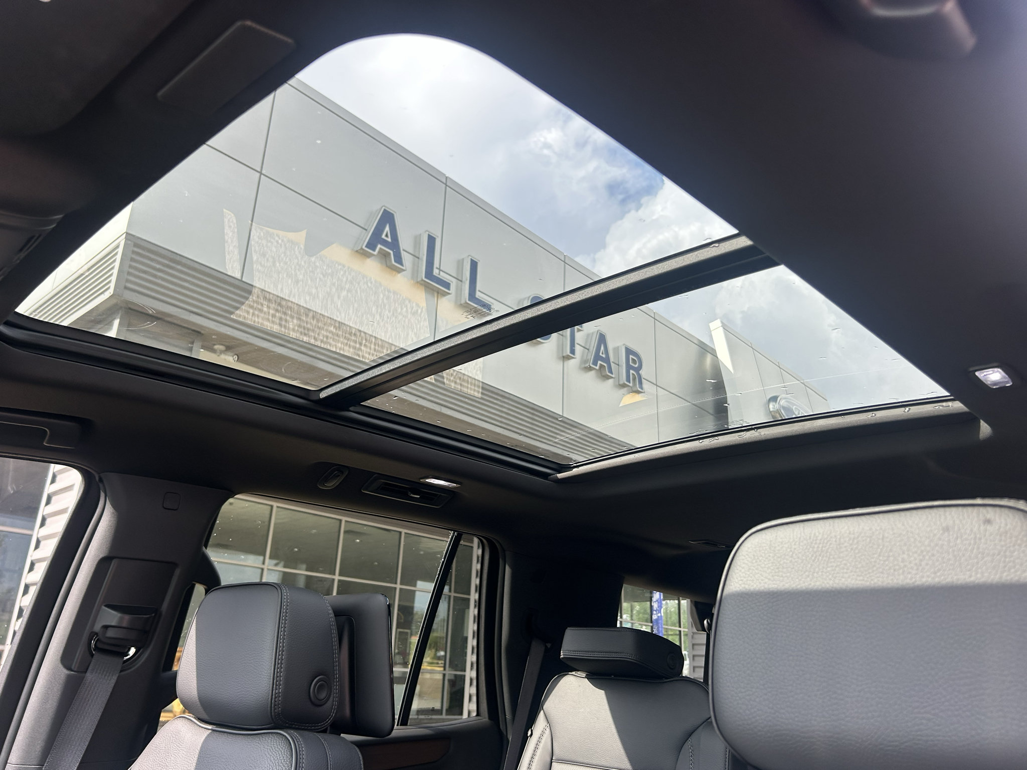 Used 2026 GMC Yukon Denali w/ Denali Reserve Package AWD/4WD image 19